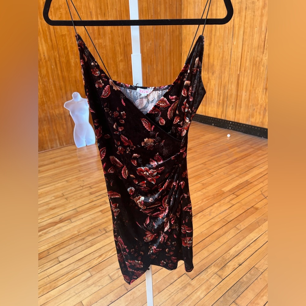 a'gaci Velvet Mini Dress with Floral Design - Black and Red